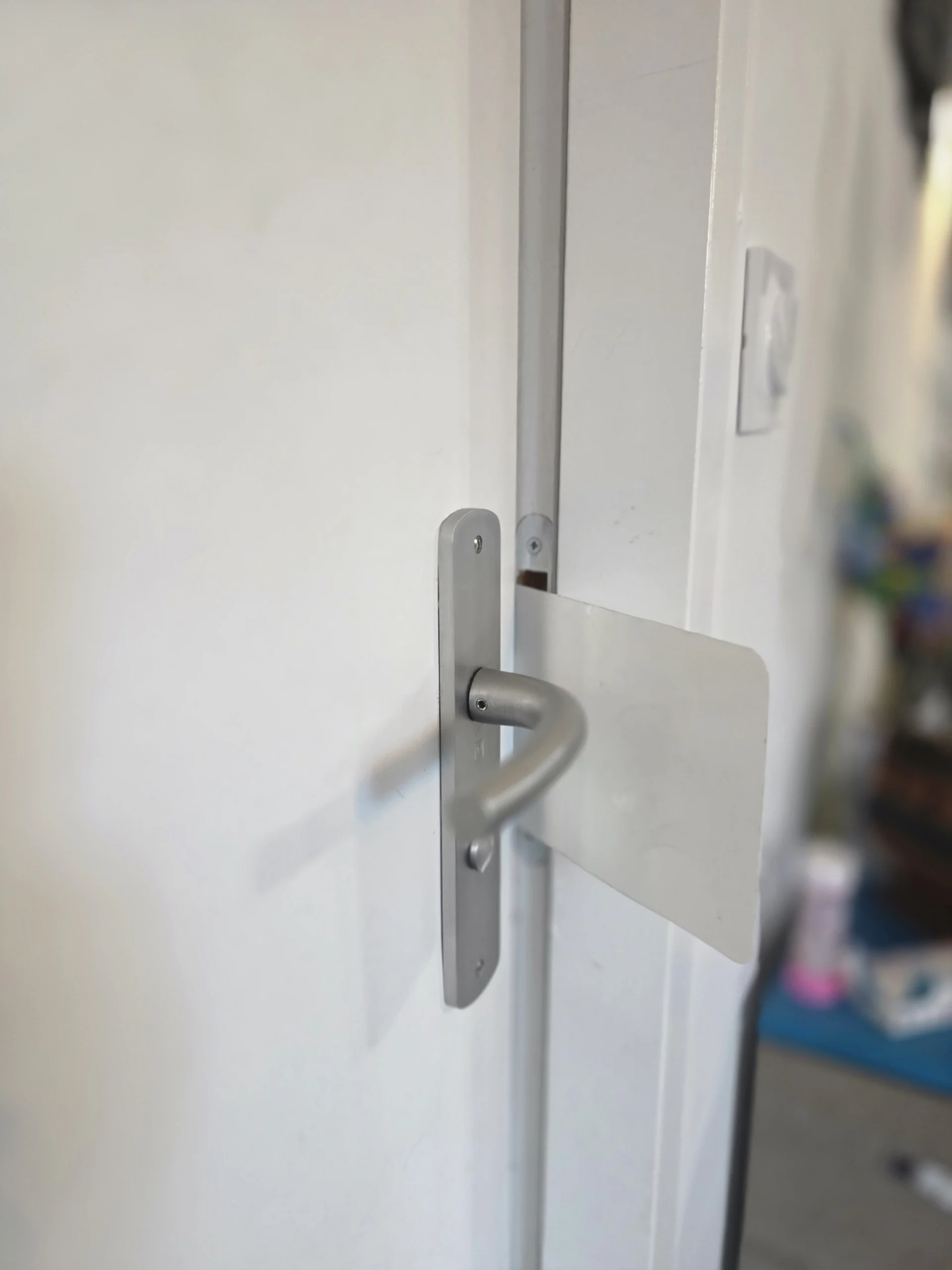 ouverture de porte claquée à la radio